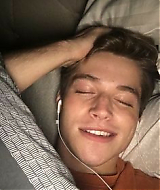 Cilli____Texting.jpg