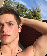 froy-1572667389.jpg